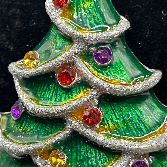 Macy’s Holiday Lane Festive Christmas Tree brooch with Multicolor Accents - Picture 8 of 9
